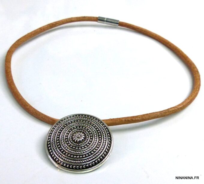 N3695ter_Collier_cordon_cuir_pendentif_rond_metal_argente