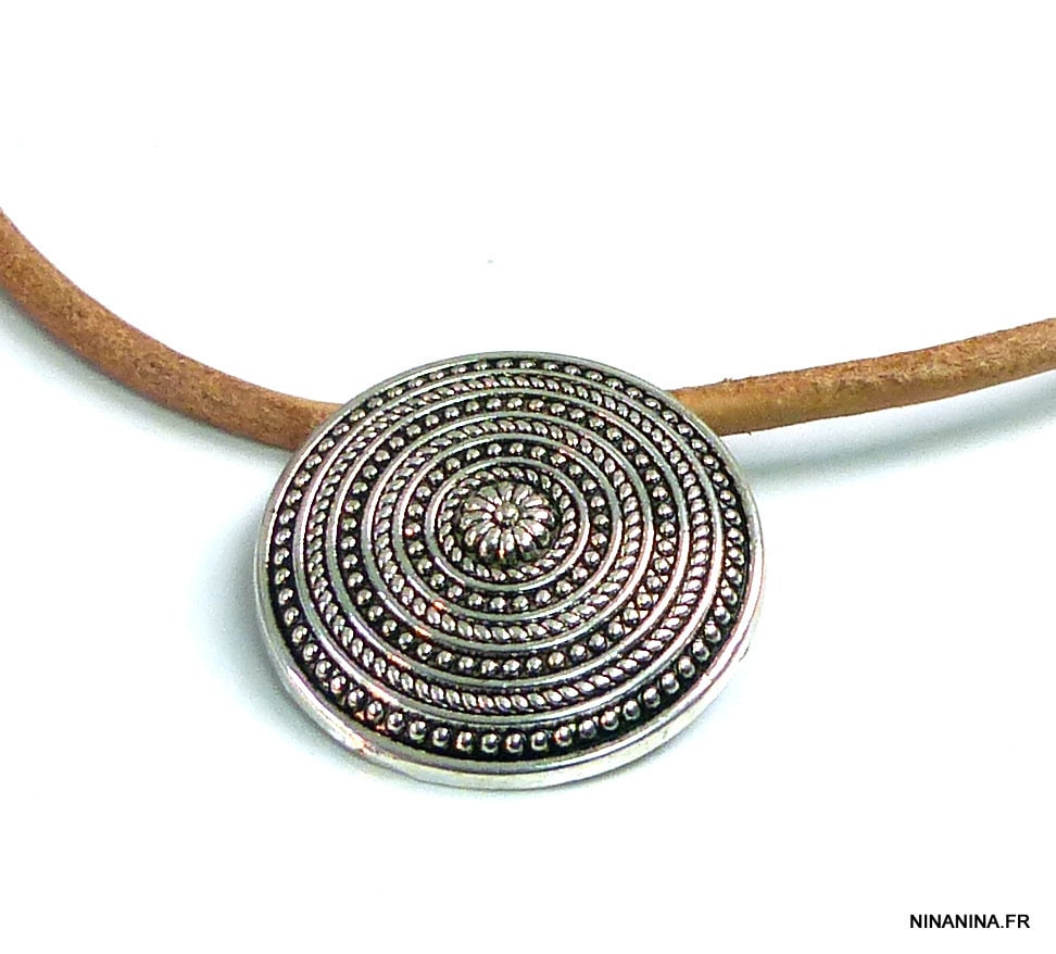 Collier femme fantaisie cordon cuir pendentif rond argenté – Image 4