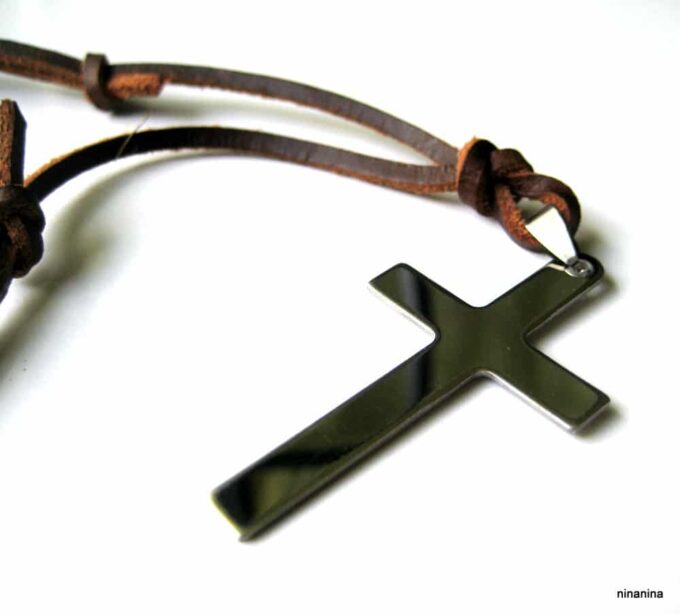 N3704b_collier_cordon_cuir_croix_inoxydable