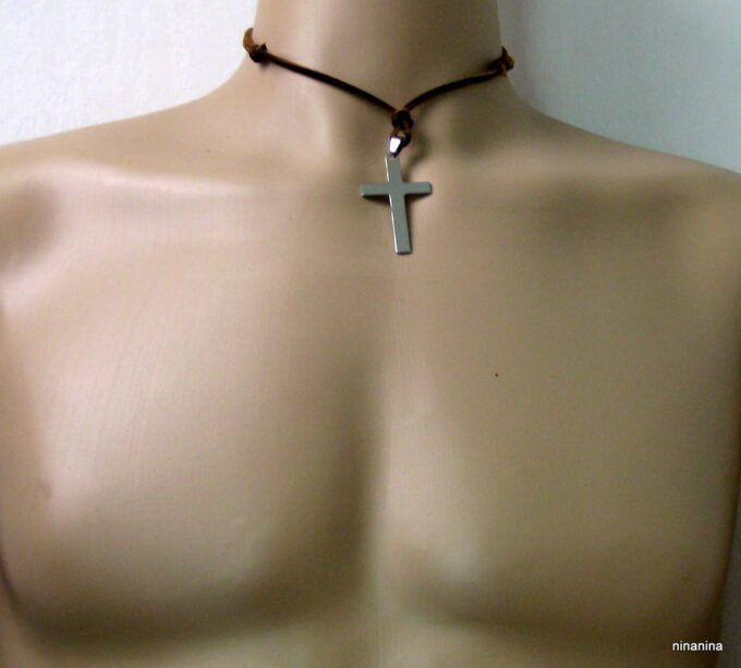 N3704c_collier_cordon_cuir_croix_inoxydable