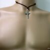 N3704e_collier_cordon_cuir_croix_inoxydable