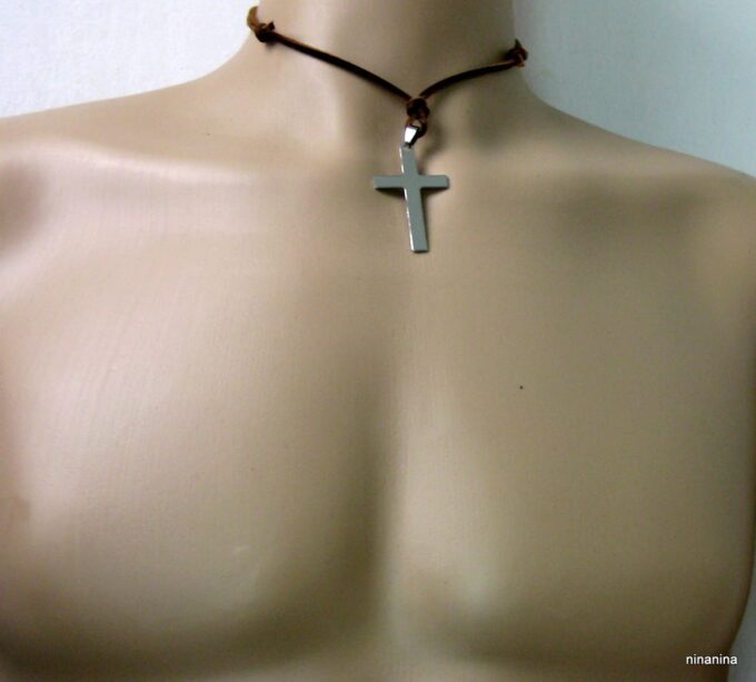 N3704e_collier_cordon_cuir_croix_inoxydable