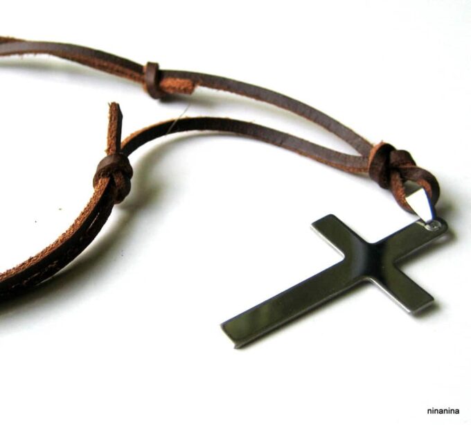 N3704g_collier_cordon_cuir_croix_inoxydable
