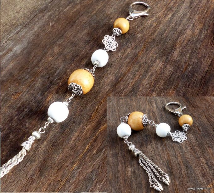 N3728b_Bijou_de_sac_-_porte_cle_perles_bois_pompon_metal_argente_-_Accessoires_bijoux_de_sac_en_ligne_Ninanina