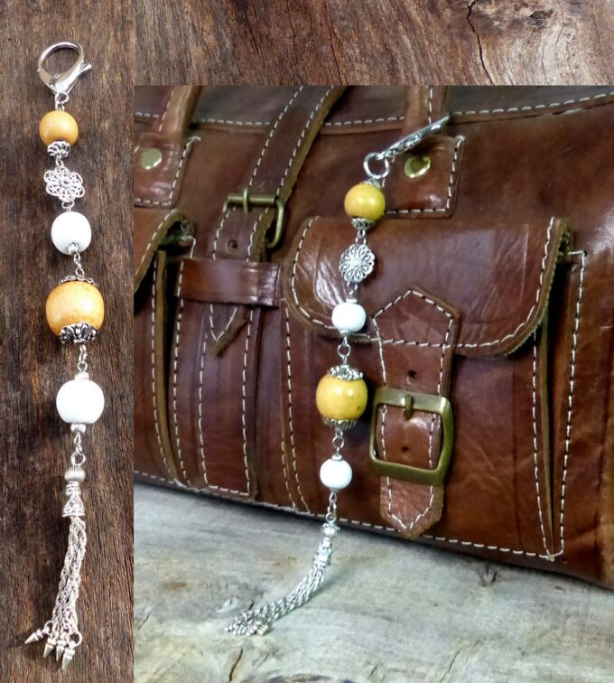 N3728c_Bijou_de_sac_-_porte_cle_perles_bois_pompon_metal_argente_-_Accessoires_bijoux_de_sac_en_ligne_Ninanina