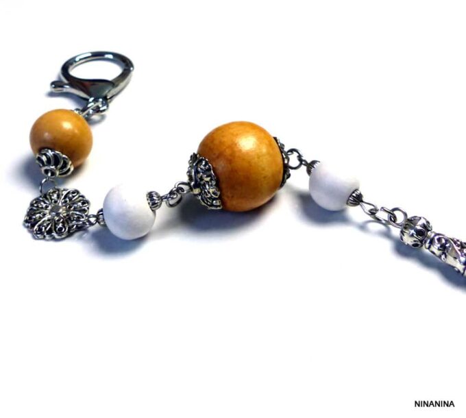 N3728tere_Bijou_de_sac_porte_cle_boules_bois_pompon_metal_argente