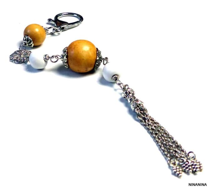 N3728terg_Bijou_de_sac_porte_cle_boules_bois_pompon_metal_argente
