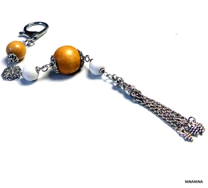 N3728terj_Bijou_de_sac_porte_cle_boules_bois_pompon_metal_argente