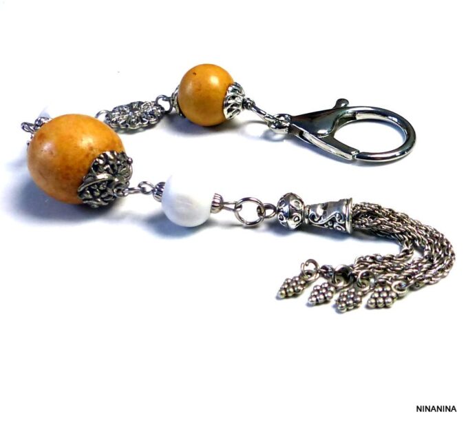 N3728terk_Bijou_de_sac_porte_cle_boules_bois_pompon_metal_argente