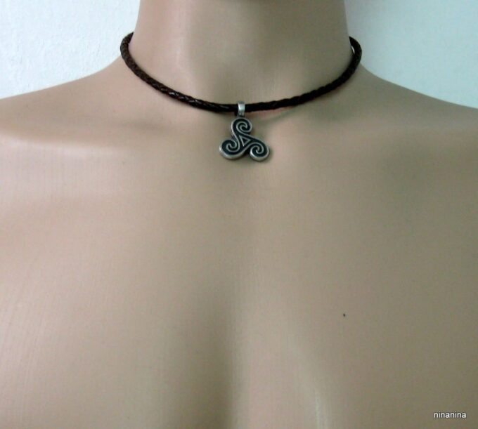 N3748g_collier_cuir_tresse_et_triskel_acier_inoxydable