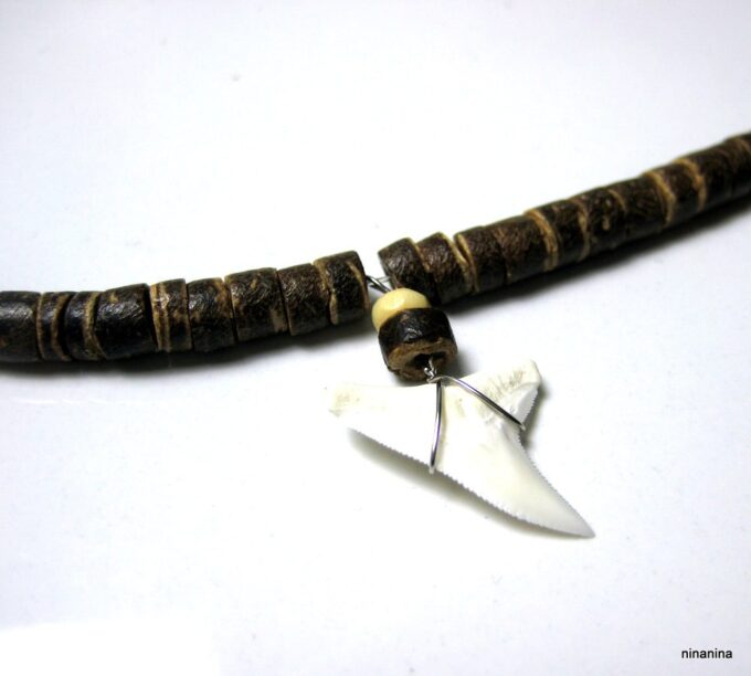 N3757a_collier_rondelles_coco_dent_de_requin