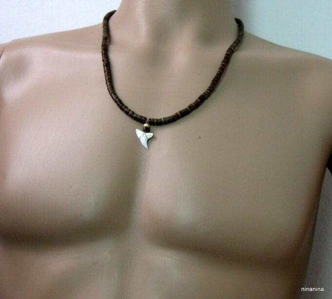 N3757g_collier_rondelles_coco_dent_de_requin