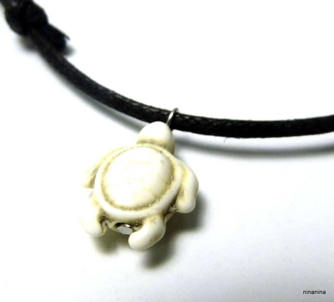 N3811b_collier_cordon_tortue_blanche
