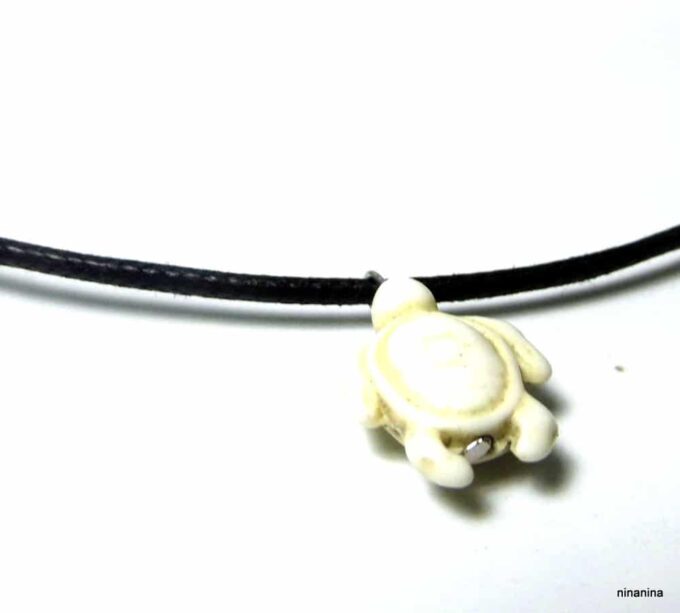 N3811e_collier_cordon_tortue_blanche