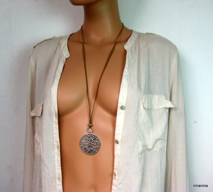 N3845g_collier_long_suedine_et_metal_argente