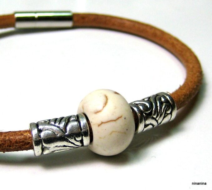 N3896a_bracelet_cuir_et_perle_blanche