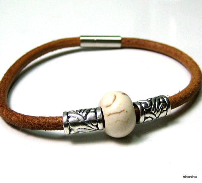 N3896b_bracelet_cuir_et_perle_blanche