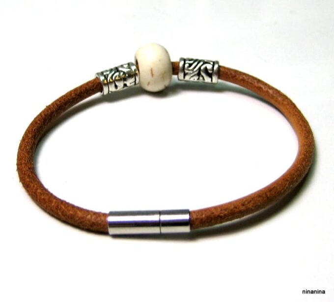 N3896c_bracelet_cuir_et_perle_blanche