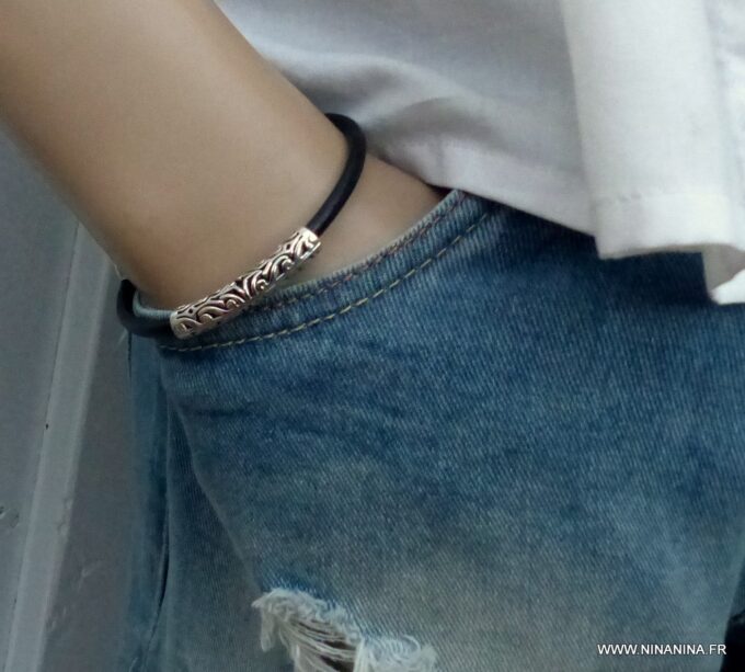 N3907d_Bracelet_homme_cordon_cuir_demi_lune_metal_argent_fermoir_acier_inoxydable_-_Bijoux_Bracelets_en_ligne_Ninanina