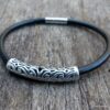 N3907e_Bracelet_homme_cordon_cuir_demi_lune_metal_argent_fermoir_acier_inoxydable_-_Bijoux_Bracelets_en_ligne_Ninanina