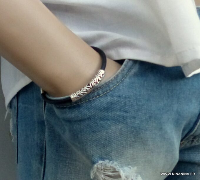 N3907f_Bracelet_homme_cordon_cuir_demi_lune_metal_argent_fermoir_acier_inoxydable_-_Bijoux_Bracelets_en_ligne_Ninanina