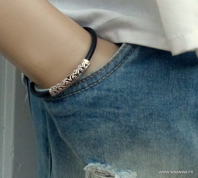 N3907h_Bracelet_homme_cordon_cuir_demi_lune_metal_argent_fermoir_acier_inoxydable_-_Bijoux_Bracelets_en_ligne_Ninanina