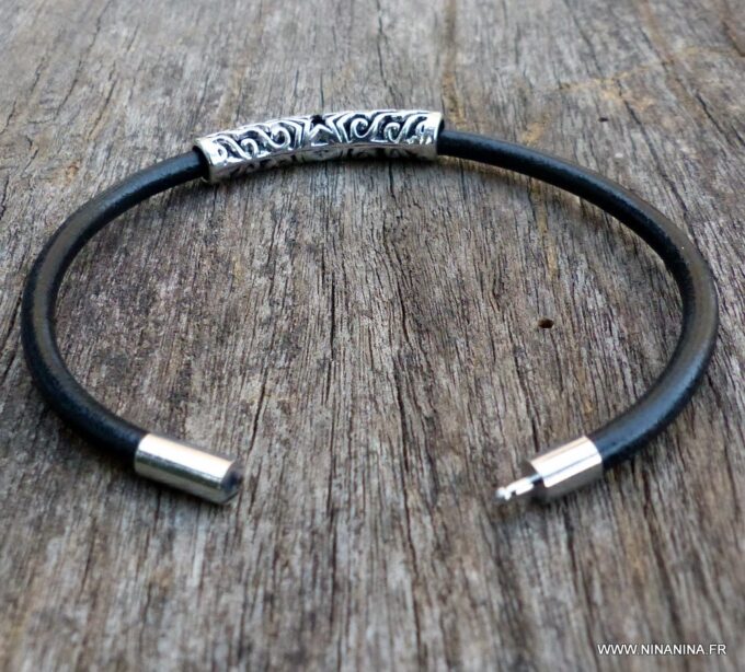 N3907m_Bracelet_homme_cordon_cuir_demi_lune_metal_argent_fermoir_acier_inoxydable_-_Bijoux_Bracelets_en_ligne_Ninanina-1