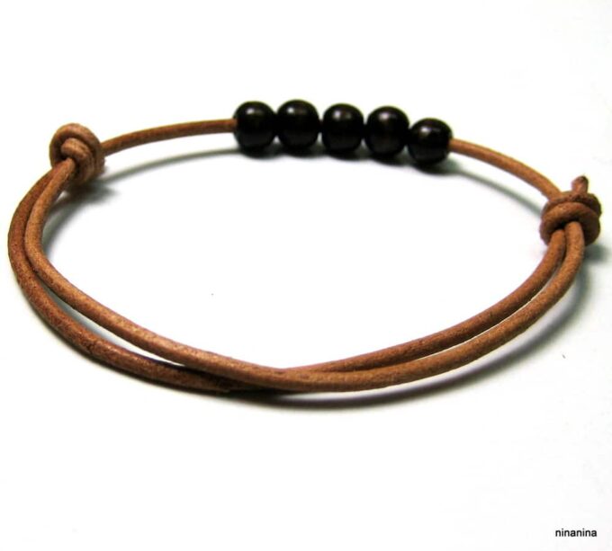 N3914b_bracelet_cordon_cuir_et_perles_rondes_en_bois