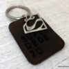 N3926_Porte_cle_superman_en_cuir_marron_personnalise_-_Bijoux_porte_cles_en_ligne_Ninanina