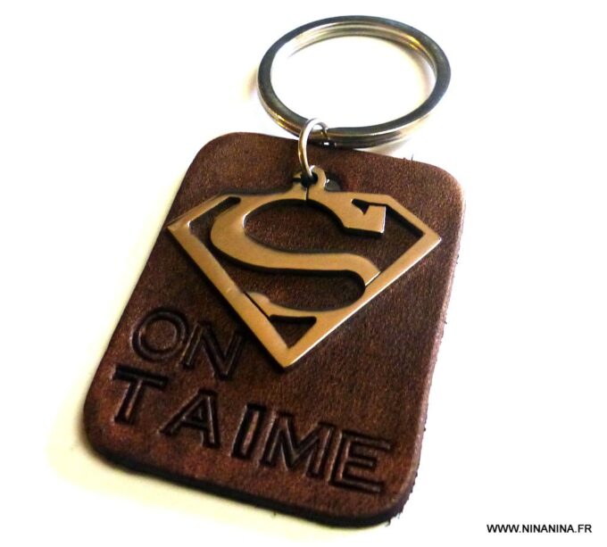 N3926b_Porte_cle_homme_cuir_personnalise_superman_NINANINA