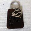N3926b_Porte_cle_superman_en_cuir_marron_personnalise_-_Bijoux_porte_cles_en_ligne_Ninanina