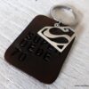 N3926c_Porte_cle_superman_en_cuir_marron_personnalise_-_Bijoux_porte_cles_en_ligne_Ninanina