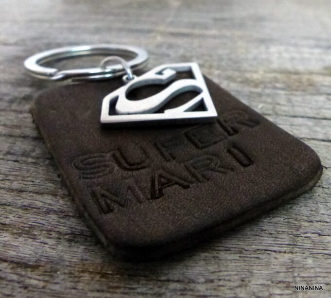 N3926terh_Porte-cle_cuir_homme_personnalise_super_mari