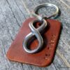 N3959a_Porte_cles_homme_cuir_personnalise_infini_acier_inoxydable_argente_-_Accessoires_porte_cle_en_ligne_Ninanina-2