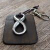 N3959b_Porte_cles_cuir_infini_acier_inoxydable_argent_-_Bijoux_Porte_cles_en_ligne_Ninanina