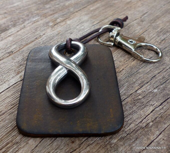 N3959b_Porte_cles_cuir_infini_acier_inoxydable_argent_-_Bijoux_Porte_cles_en_ligne_Ninanina