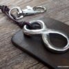 N3959c_Porte_cles_cuir_infini_acier_inoxydable_argent_-_Bijoux_Porte_cles_en_ligne_Ninanina-2
