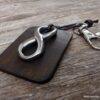 N3959j_Porte_cles_cuir_infini_acier_inoxydable_argent_-_Bijoux_Porte_cles_en_ligne_Ninanina