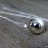 N3960terg_Collier_boule_plaque_argent