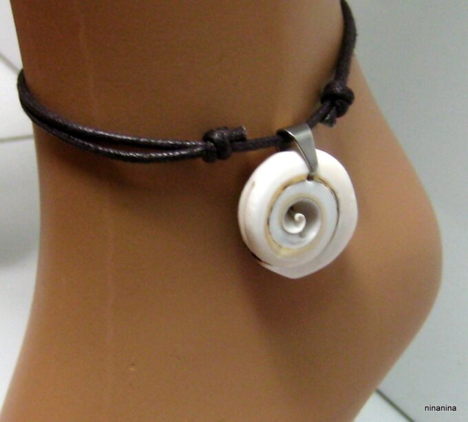 N3963k_bracelet_de_cheville_cordon_coquillage_escargot_et_coton_cire