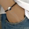 N3977_Bracelet_cordon_cuir_yin_yang_metal_emaille_-_Bijoux_Bracelets_en_ligne_Ninanina