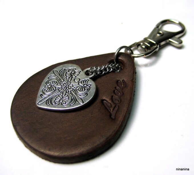 N3989_bijou_de_sac_cuir_grave_LOVE