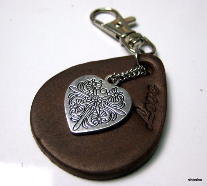 N3989c_bijou_de_sac_cuir_grave_LOVE