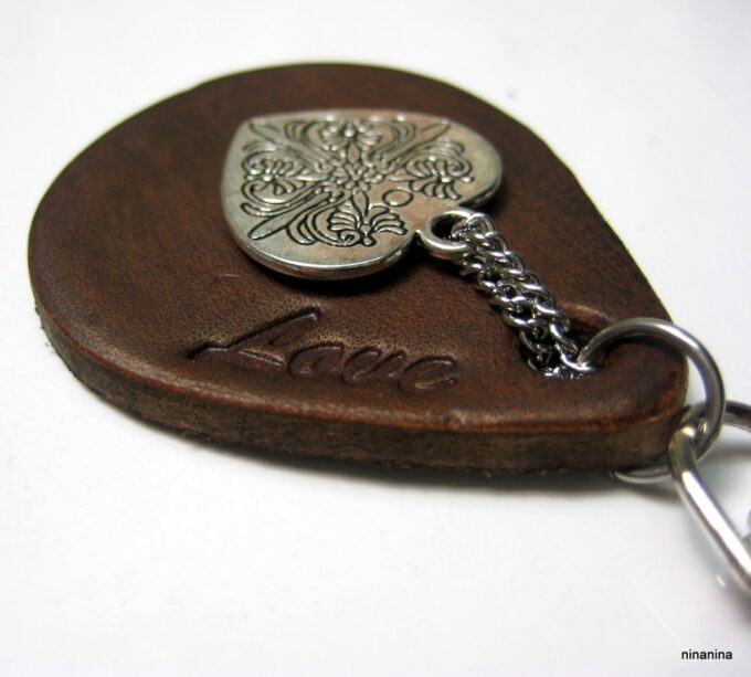 N3989f_bijou_de_sac_cuir_grave_LOVE