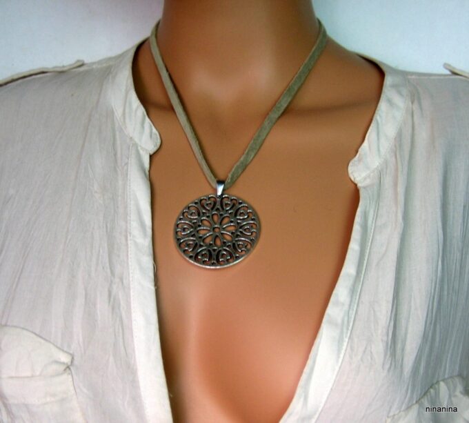 N3993n_collier_cordon_daim_et_metal_argent_filigrane