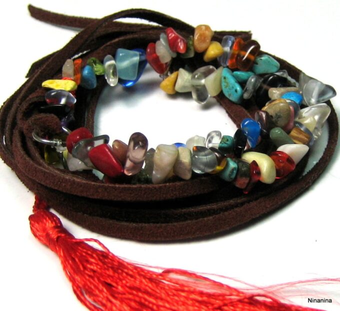 N4030n_bracelet_cordon_daim_pompon_rouge