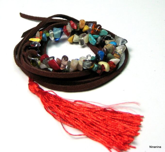 N4030q_bracelet_cordon_daim_pompon_rouge