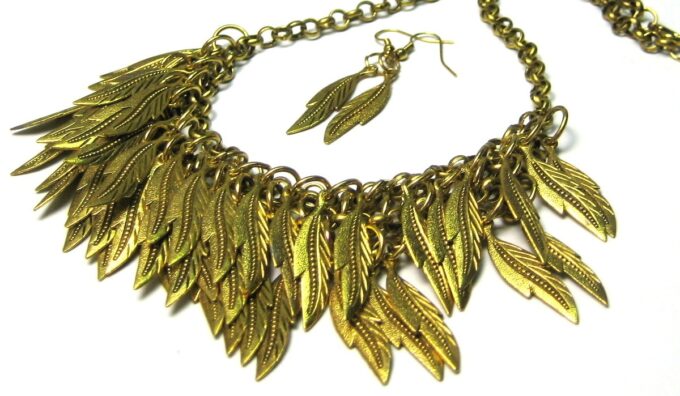 N4044b_collier_tribal_feuille_metal_dore_or-1