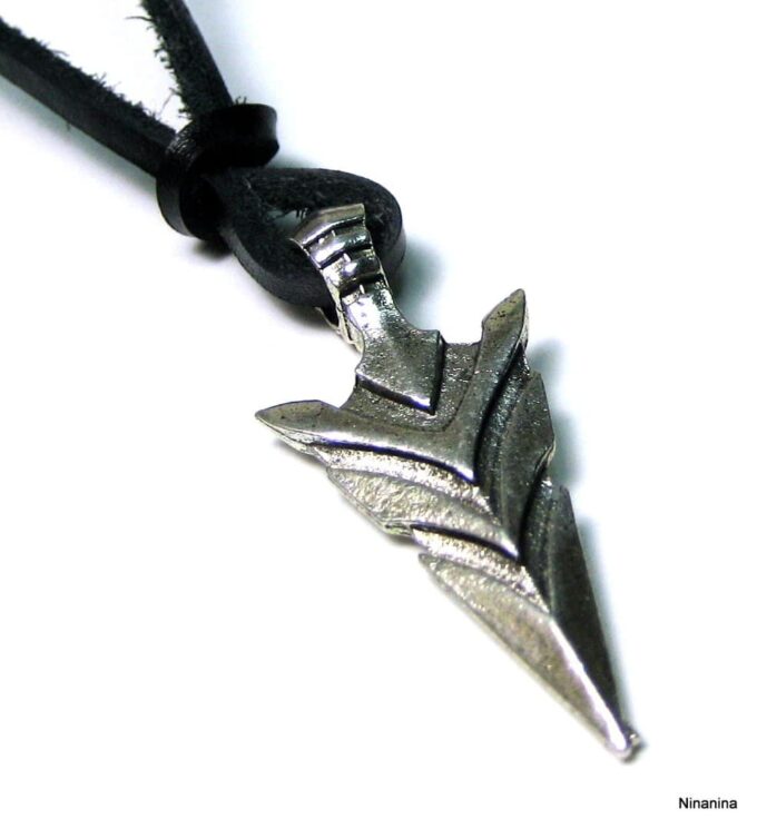 N4064a_collier_homme_tribal_cuir_fleche_metal_argent
