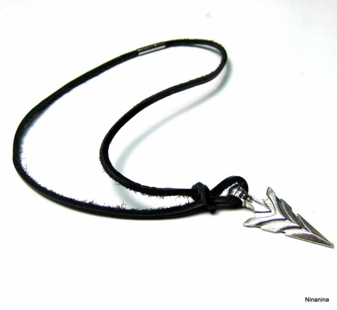 N4064d_collier_homme_tribal_cuir_fleche_metal_argent